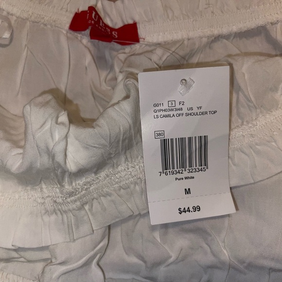 **Guess's Camilla Off-Shoulder Top: Modern Elegance Meets Timeless Style** - Picture 2 of 5